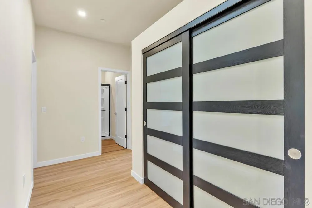 1302 La Presa Spring Valley, CA 91977