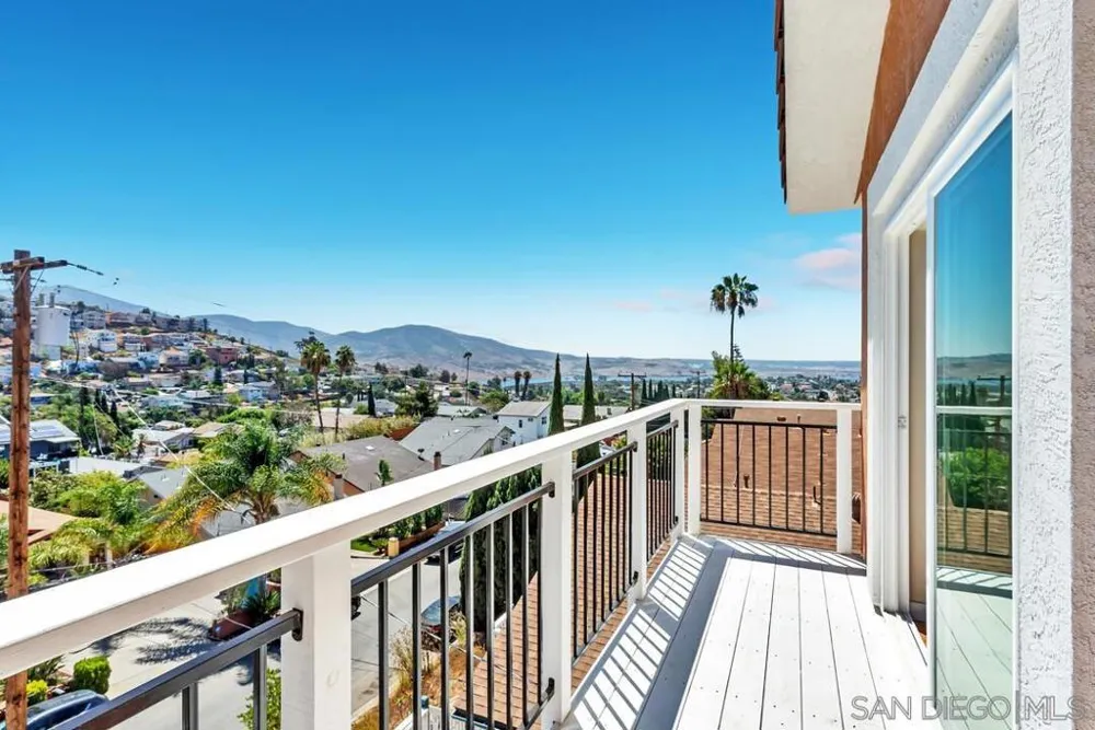 1302 La Presa Spring Valley, CA 91977