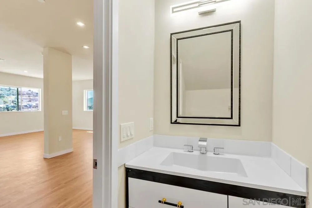 1302 La Presa Spring Valley, CA 91977