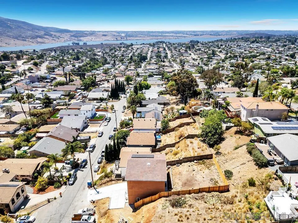 1302 La Presa Spring Valley, CA 91977