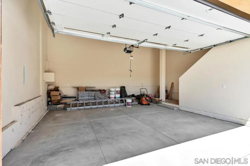 1302 La Presa Spring Valley, CA 91977