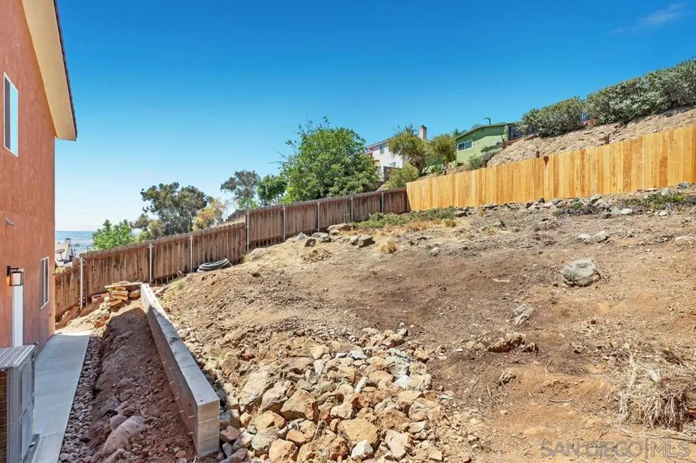 1302 La Presa Spring Valley, CA 91977