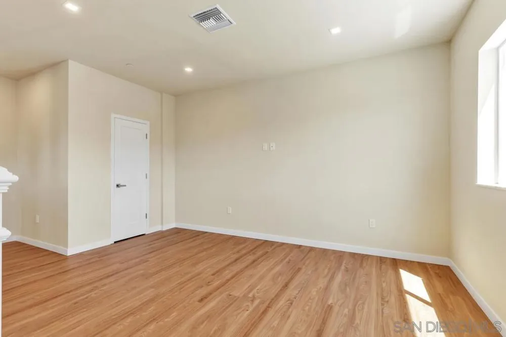 1302 La Presa Spring Valley, CA 91977