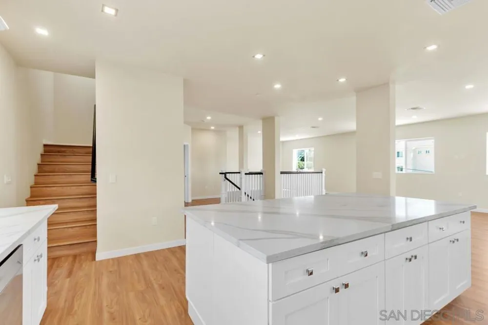 1302 La Presa Spring Valley, CA 91977