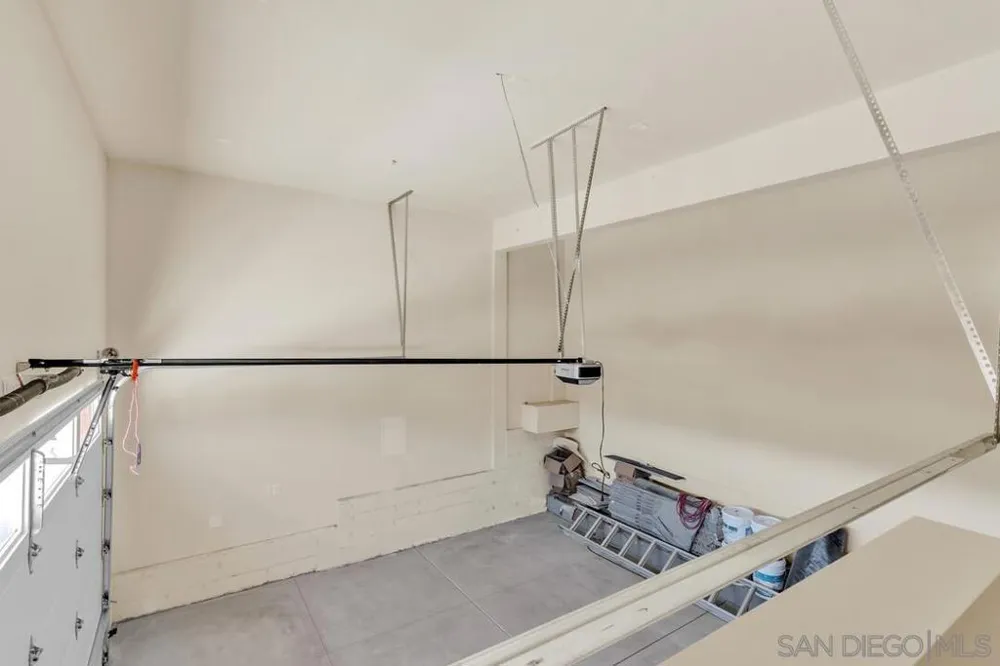 1302 La Presa Spring Valley, CA 91977