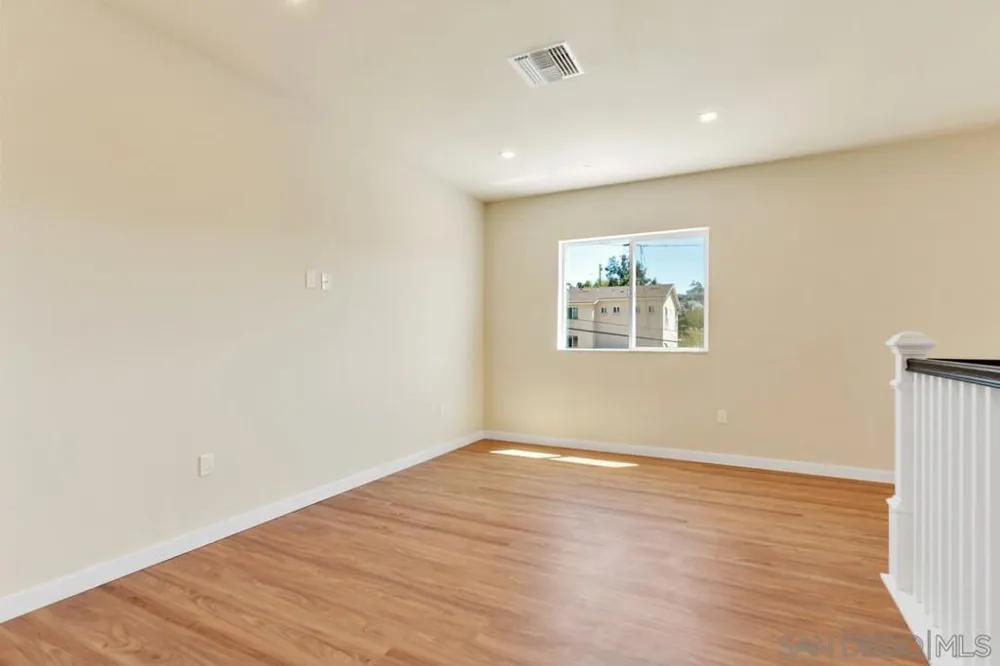 1302 La Presa Spring Valley, CA 91977