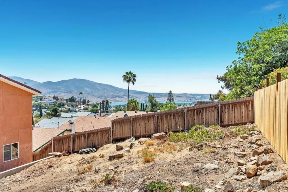 1302 La Presa Spring Valley, CA 91977