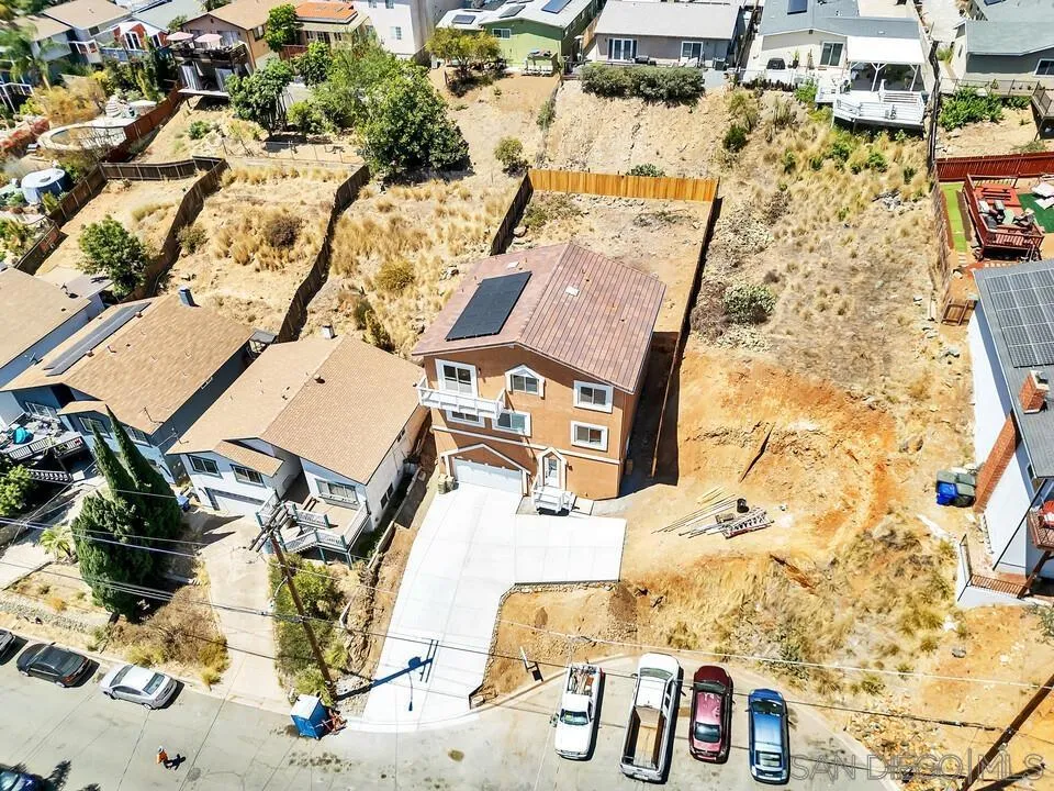 1302 La Presa Spring Valley, CA 91977