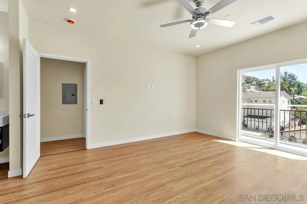 1302 La Presa Spring Valley, CA 91977