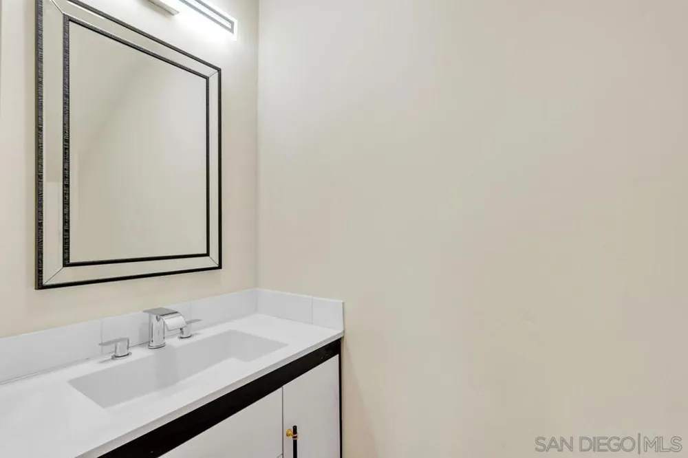 1302 La Presa Spring Valley, CA 91977