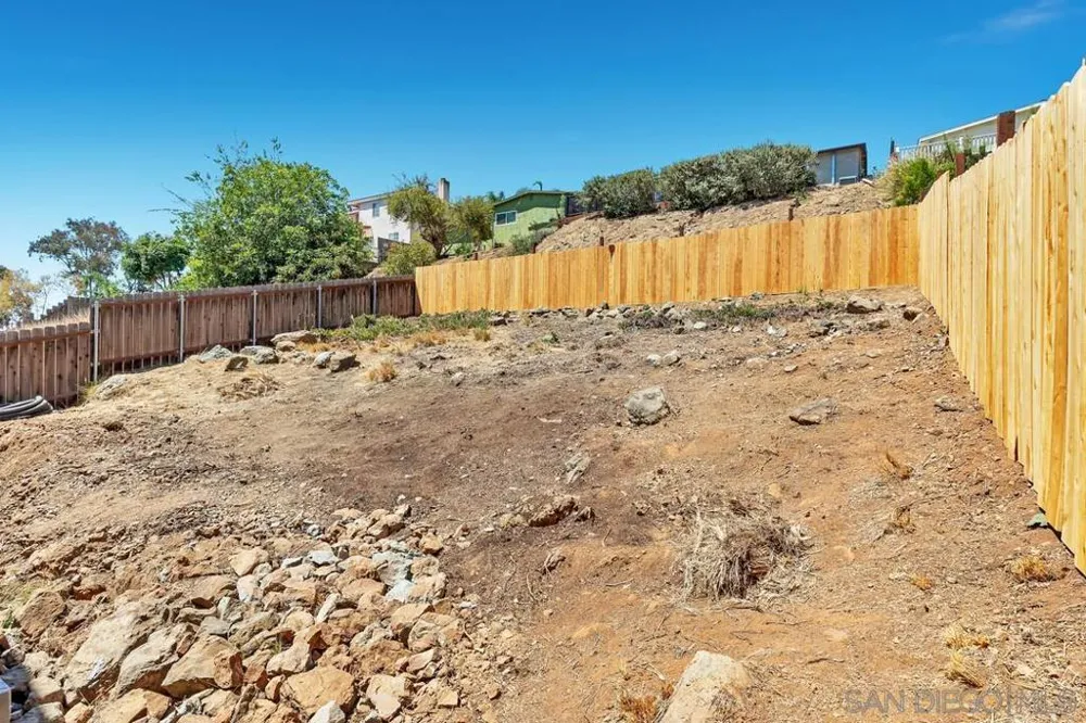 1302 La Presa Spring Valley, CA 91977