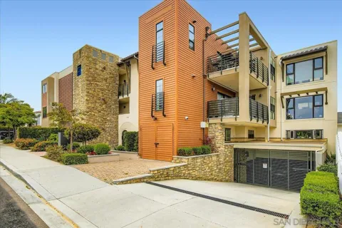 3128 Cañon St #301