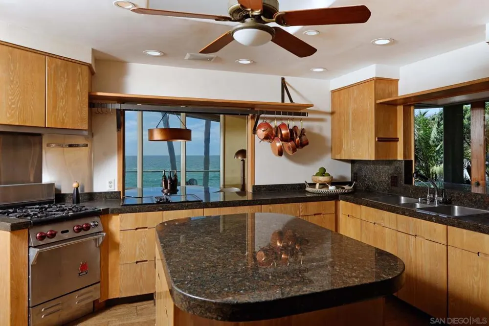 7136 Vista Del Mar Ave La Jolla, CA 92037