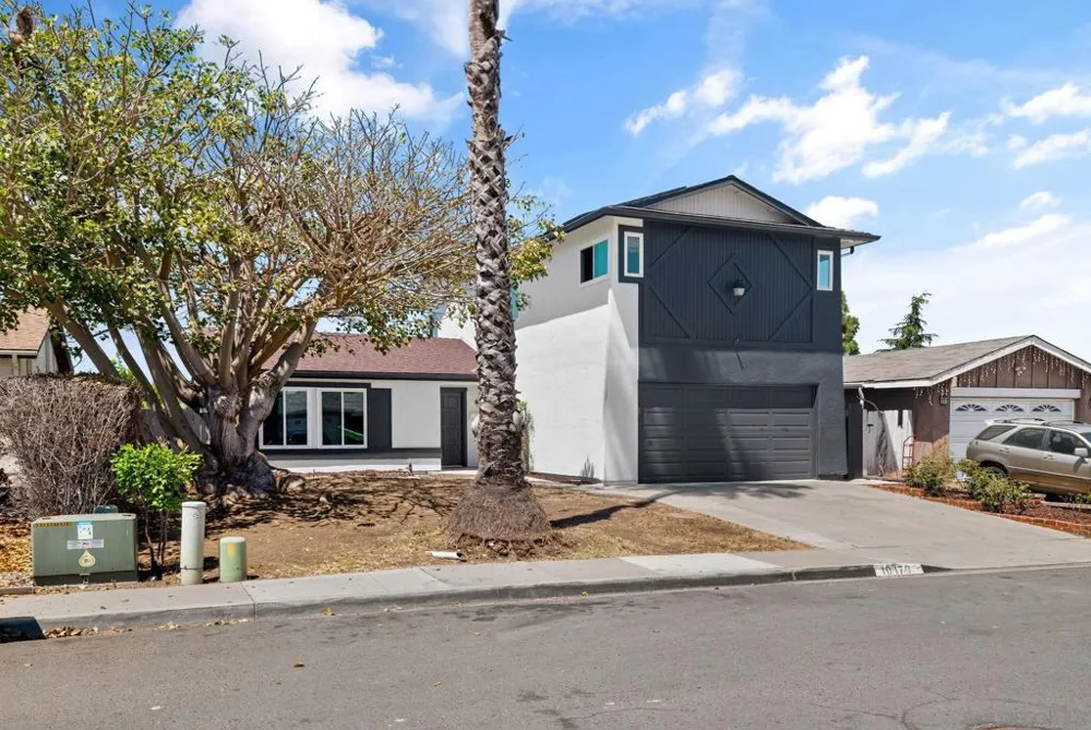 10170 Lady Bess Way San Diego, CA 92126