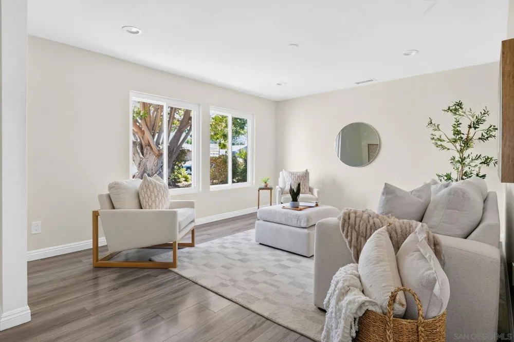 10170 Lady Bess Way San Diego, CA 92126