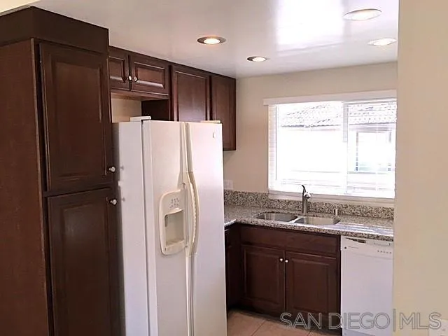 9821 Caspi Gardens #8 Santee, CA 92071