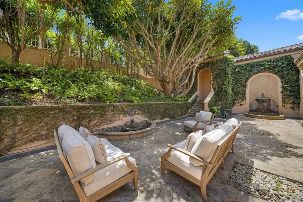 2302 Rue Adriane La Jolla, CA 92037