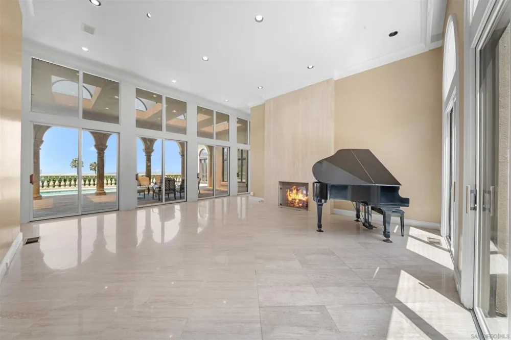 2302 Rue Adriane La Jolla, CA 92037