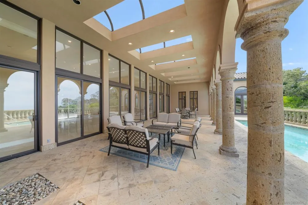 2302 Rue Adriane La Jolla, CA 92037