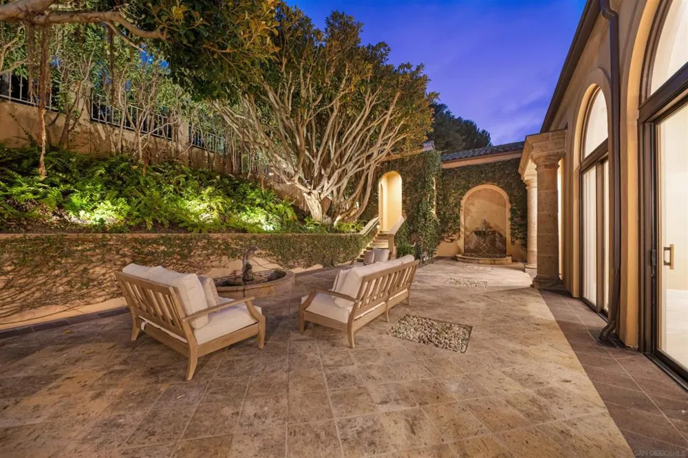 2302 Rue Adriane La Jolla, CA 92037