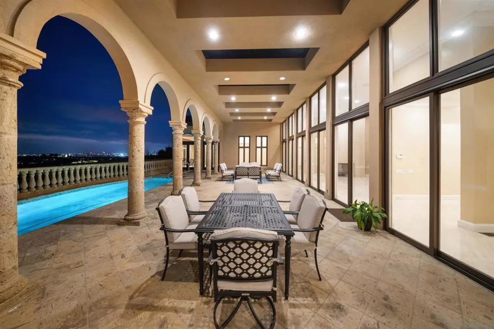 2302 Rue Adriane La Jolla, CA 92037