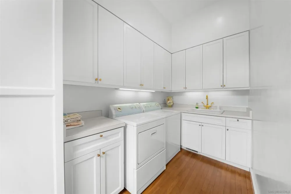 2302 Rue Adriane La Jolla, CA 92037