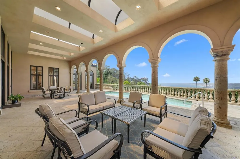 2302 Rue Adriane La Jolla, CA 92037