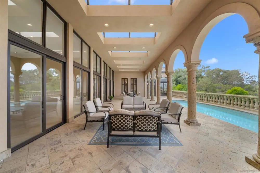 2302 Rue Adriane La Jolla, CA 92037