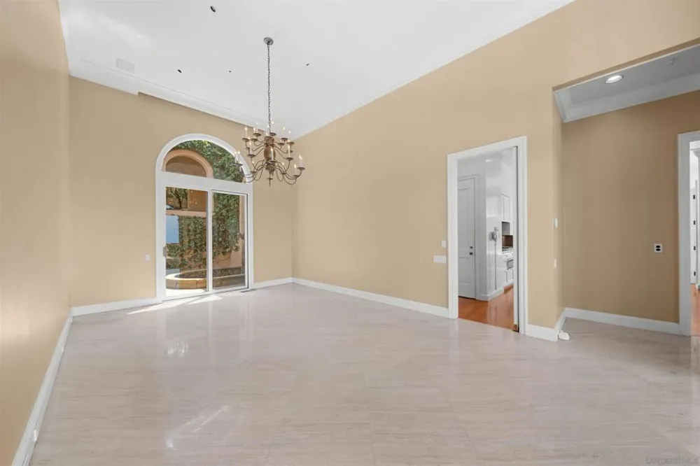 2302 Rue Adriane La Jolla, CA 92037