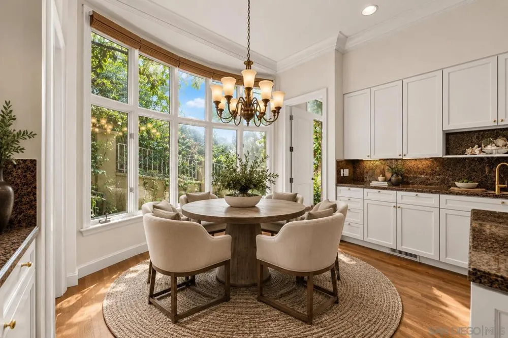 2302 Rue Adriane La Jolla, CA 92037