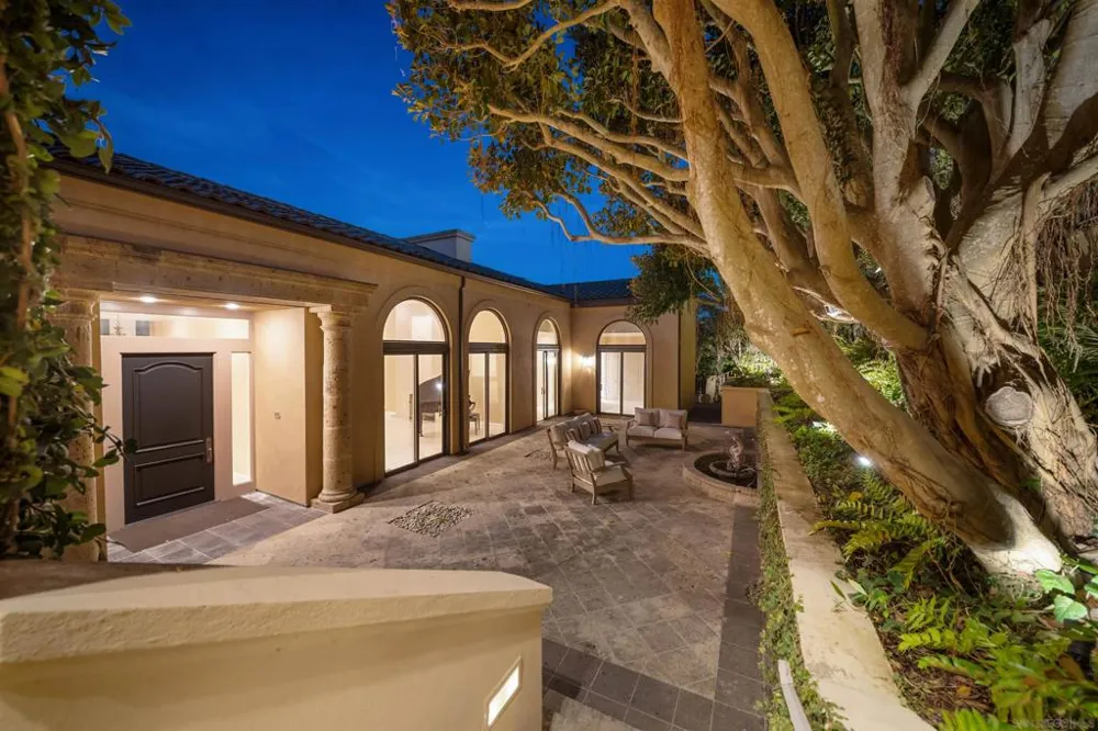 2302 Rue Adriane La Jolla, CA 92037