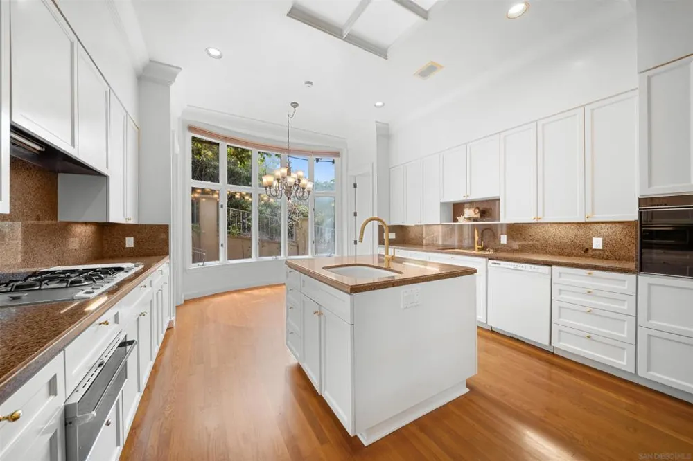 2302 Rue Adriane La Jolla, CA 92037