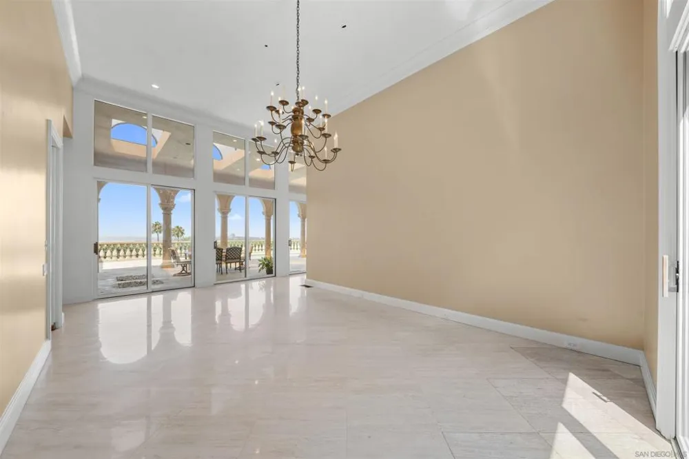 2302 Rue Adriane La Jolla, CA 92037