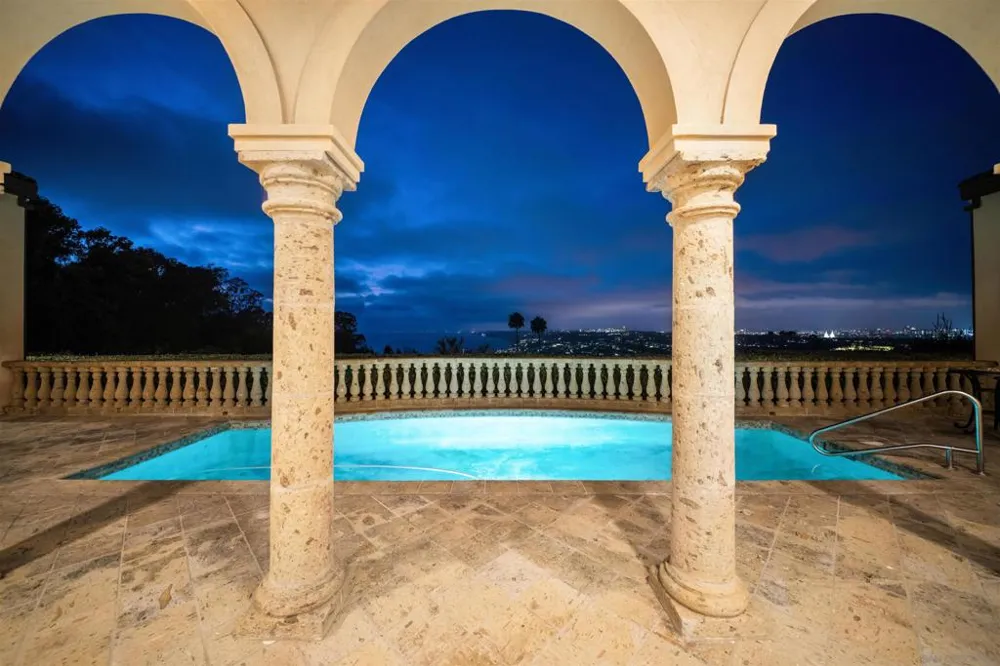 2302 Rue Adriane La Jolla, CA 92037