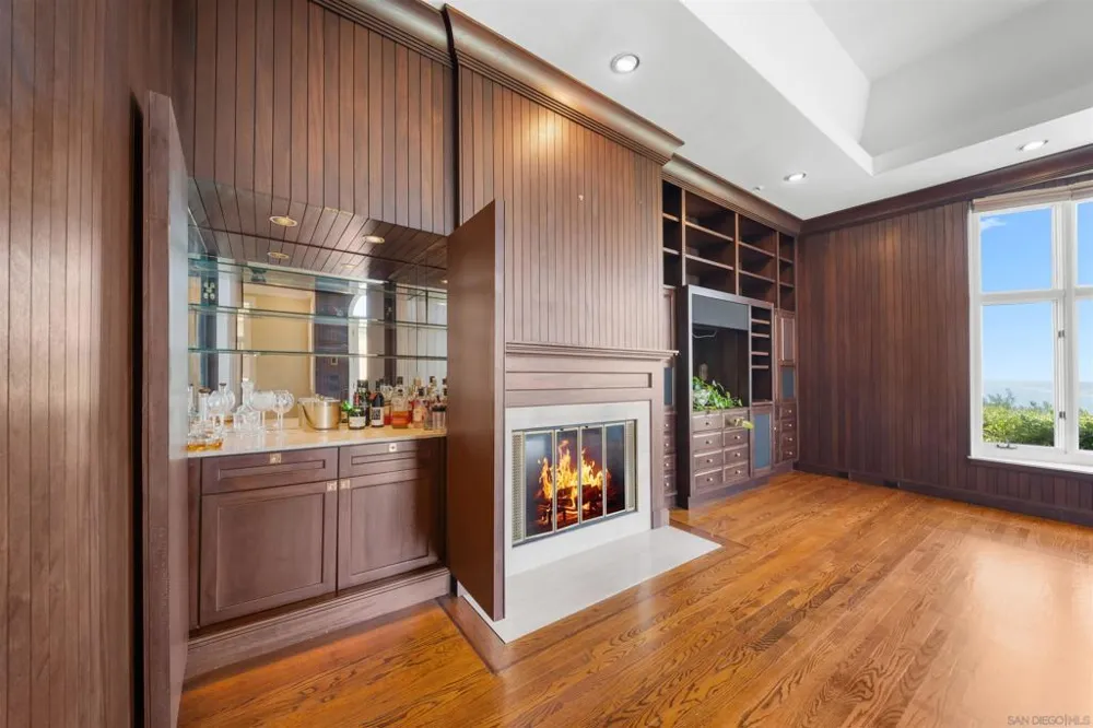 2302 Rue Adriane La Jolla, CA 92037