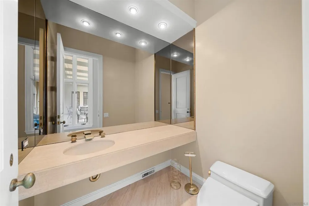 2302 Rue Adriane La Jolla, CA 92037