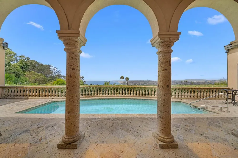 2302 Rue Adriane La Jolla, CA 92037