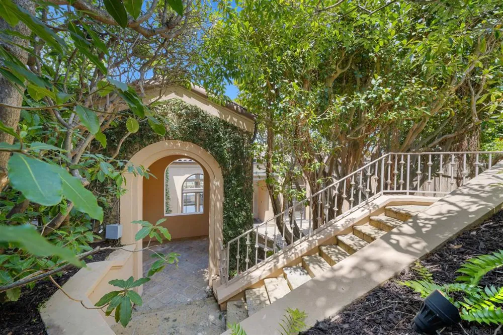 2302 Rue Adriane La Jolla, CA 92037