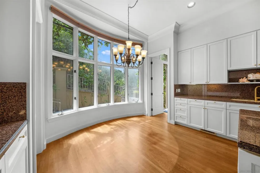 2302 Rue Adriane La Jolla, CA 92037