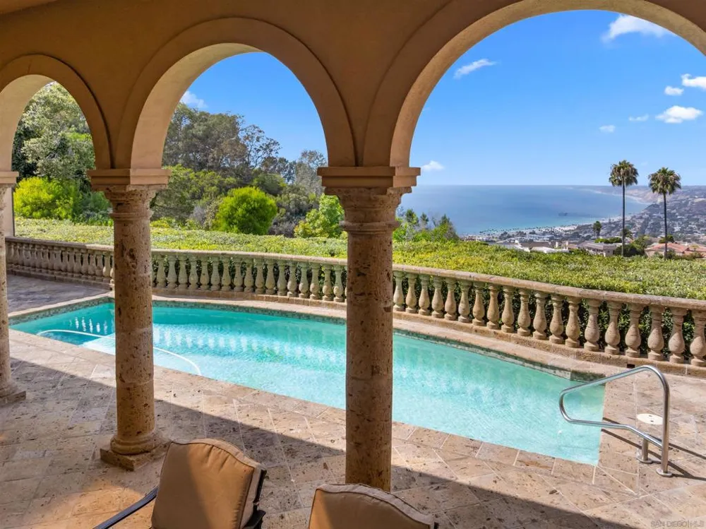 2302 Rue Adriane La Jolla, CA 92037