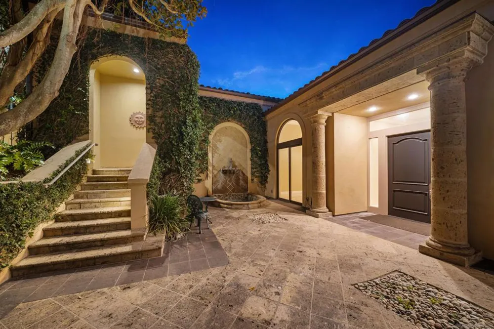 2302 Rue Adriane La Jolla, CA 92037