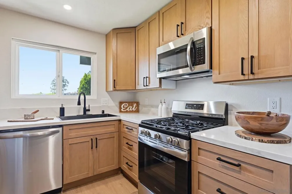 3738 Hickory Way Oceanside, CA 92057