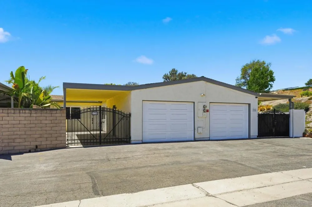 3738 Hickory Way Oceanside, CA 92057