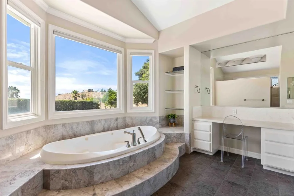2370 Dos Lomas Fallbrook, CA 92028