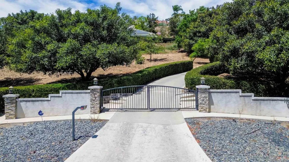 2370 Dos Lomas Fallbrook, CA 92028