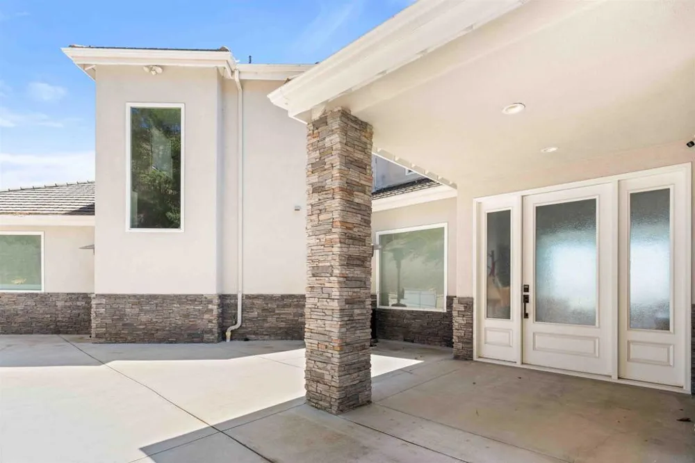 2370 Dos Lomas Fallbrook, CA 92028