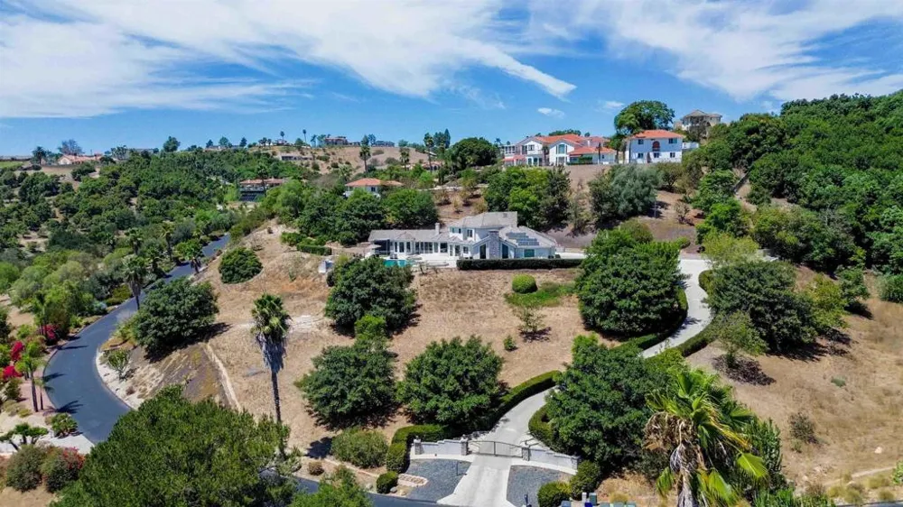 2370 Dos Lomas Fallbrook, CA 92028