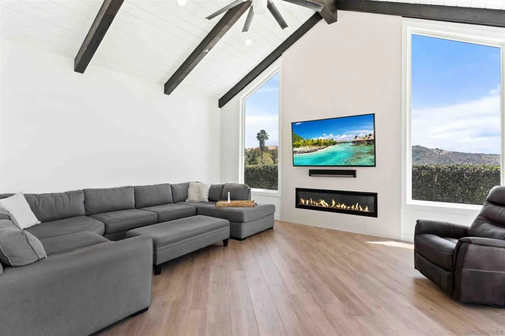 2370 Dos Lomas Fallbrook, CA 92028