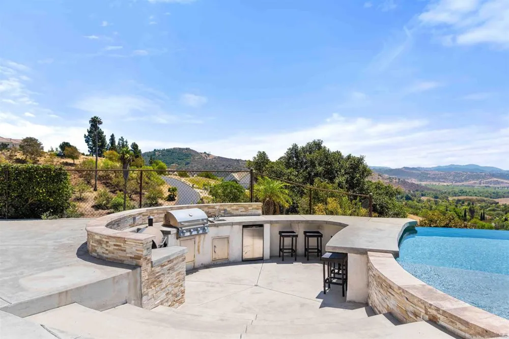 2370 Dos Lomas Fallbrook, CA 92028
