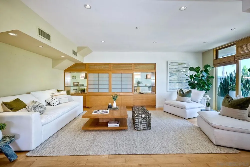 1052 Anchorage Ln San Diego, CA 92106